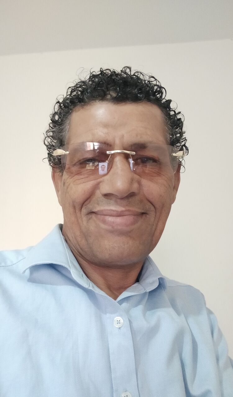  38584163  Dima, 61 ,    