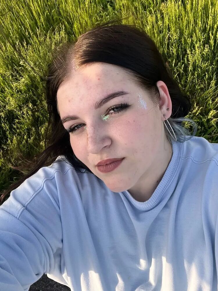  35284853  Ekaterina, 20 ,    --