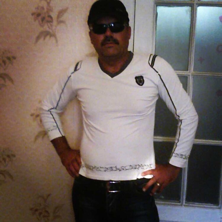  22764273  Mesut, 54 ,    