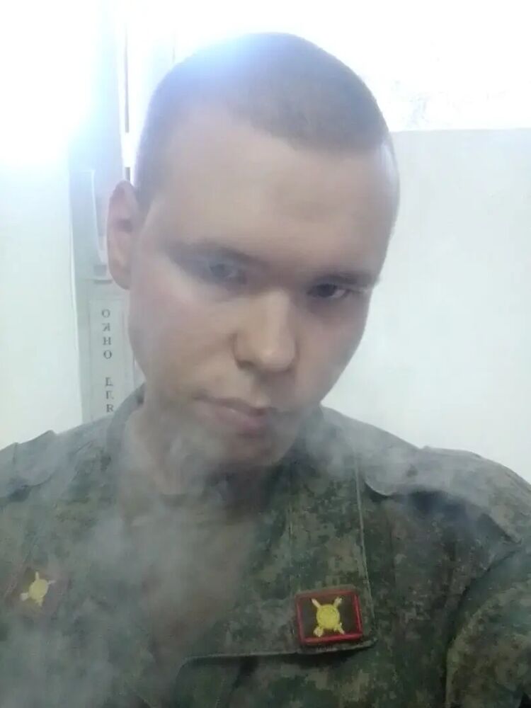  30458883  Maksim, 23 ,    