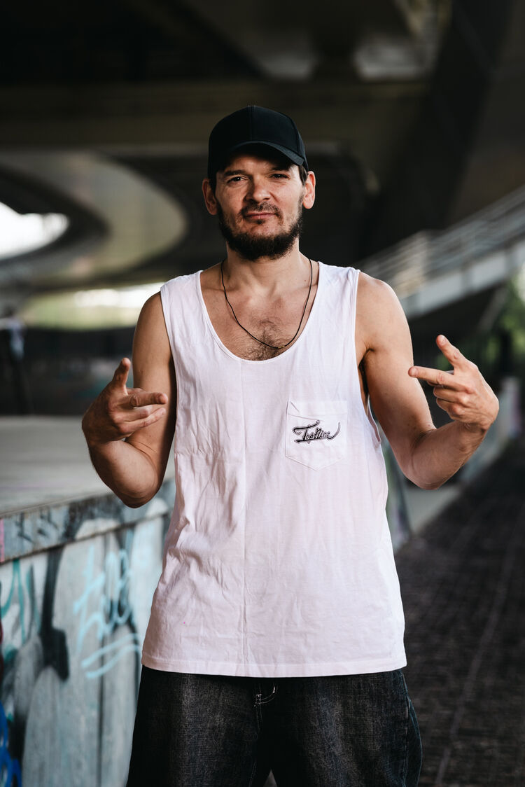  43746333  , 40 ,    -