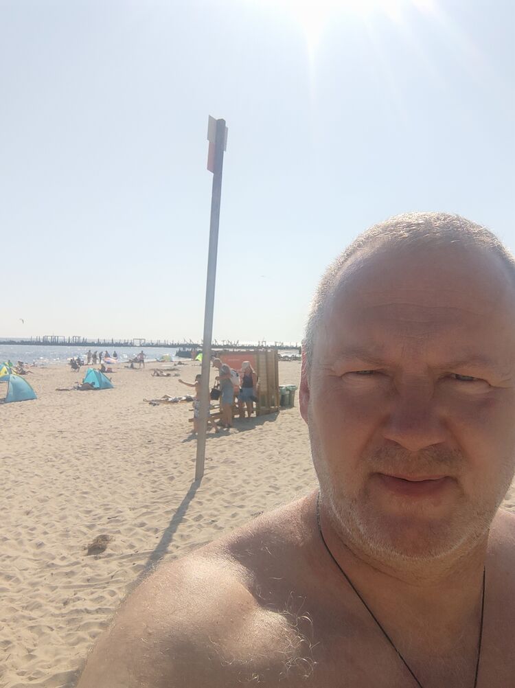  42361613  Shandor, 54 ,    