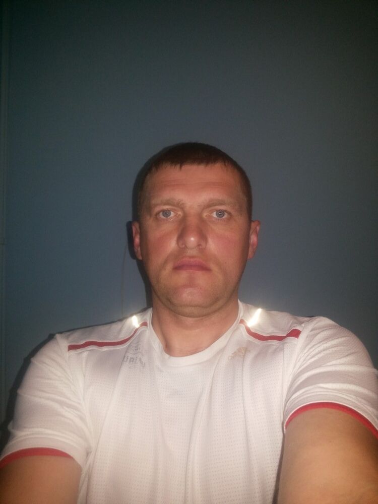  8081023  Vitalik, 42 ,    