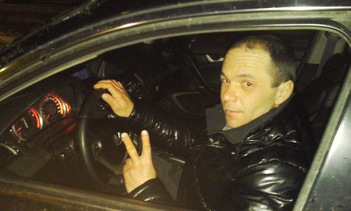  18752373  Alexei, 48 ,    