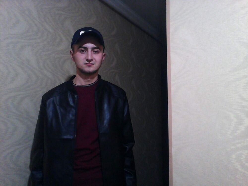  ,   Artur, 33 ,   ,   , c 