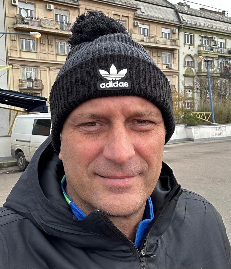  51301093  Piotr, 53 ,    