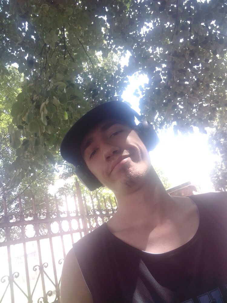  45064953  Zak, 22 ,    