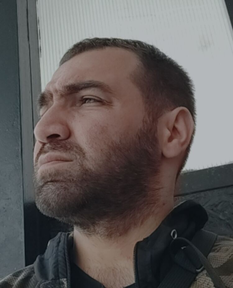  44999893  Ali, 32 ,    