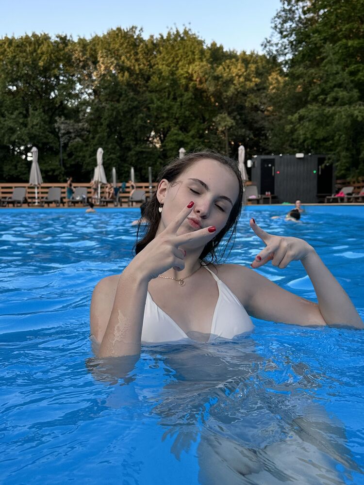  52898553  , 18 ,    