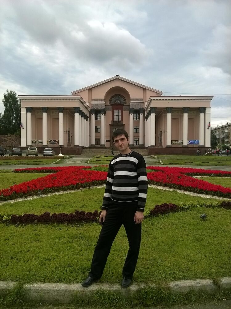  8916973  Varujan, 37 ,     
