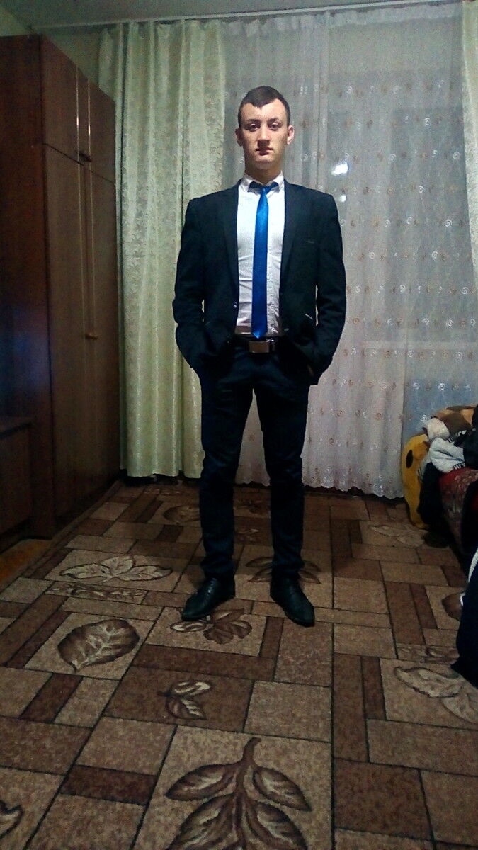  15959833  Maxim, 24 ,    