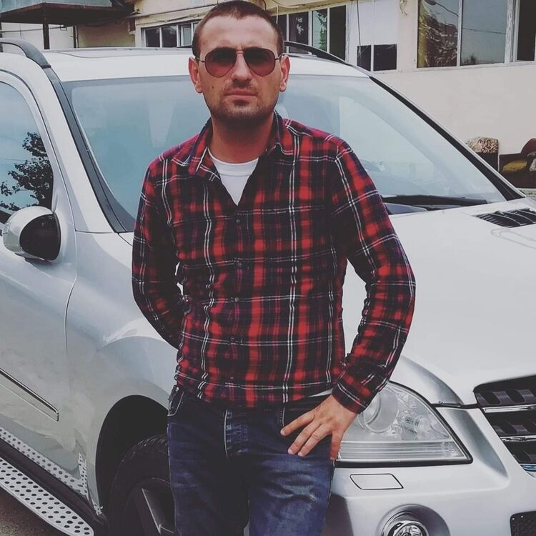  ,   Maxo, 33 ,   