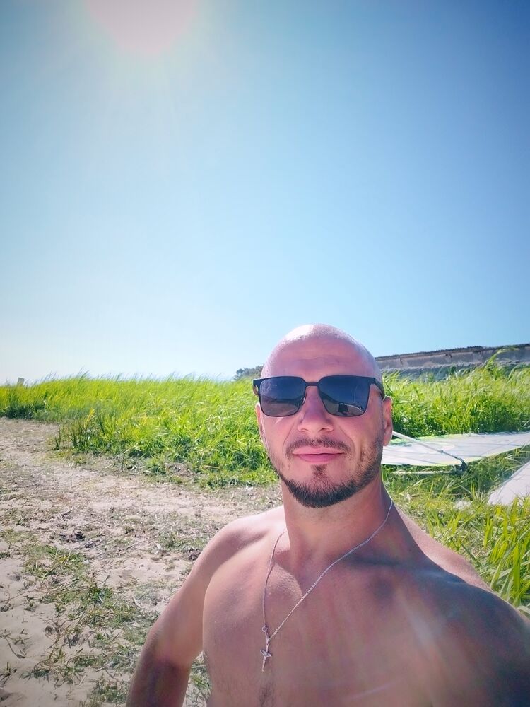  46323383  Igor, 37 ,    
