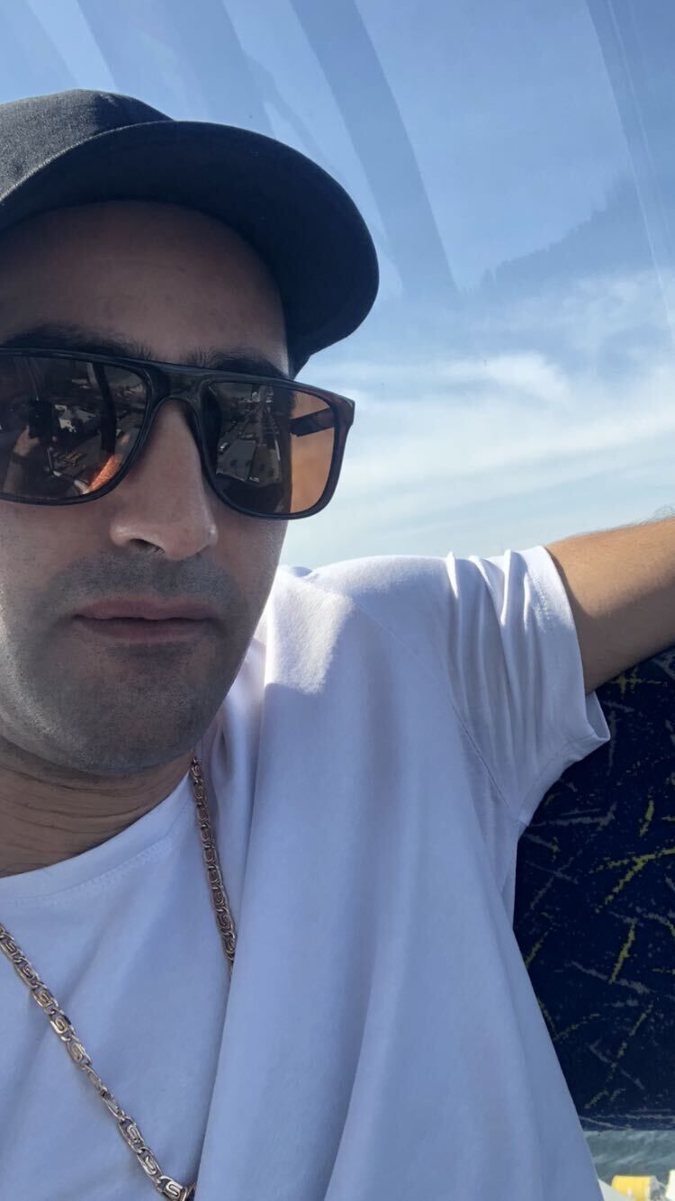  ,   Vahan, 33 ,   ,   