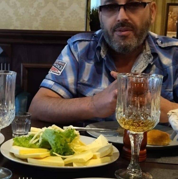 53749633  Hakob, 49 ,    -