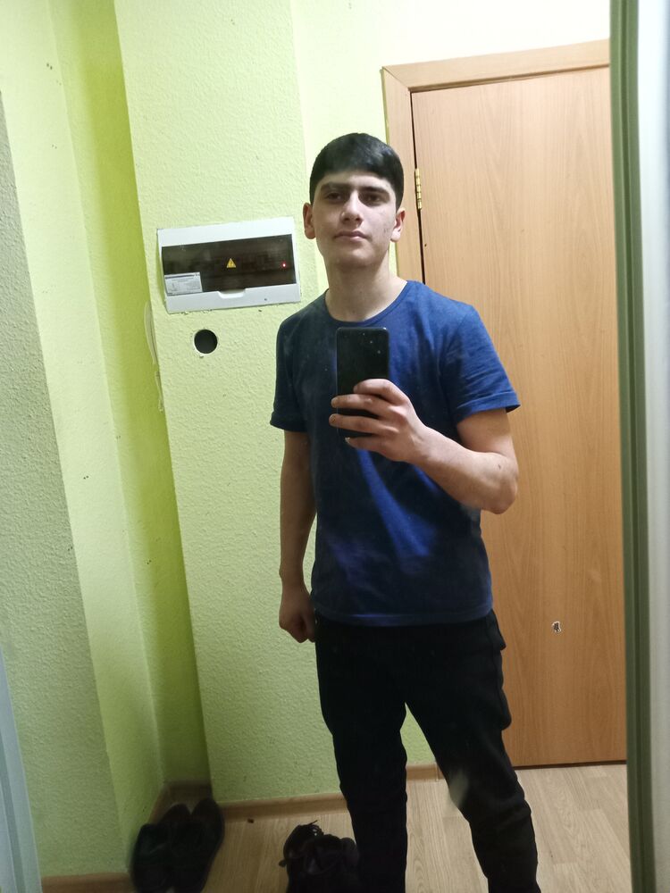  42282493  Eli, 20 ,    