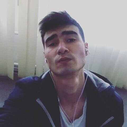  22582803  Maksim, 26 ,    