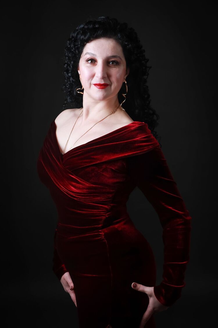  54370193  Yana, 48 ,    