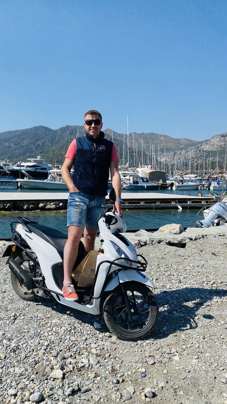  40895333  Alexander, 40 ,    