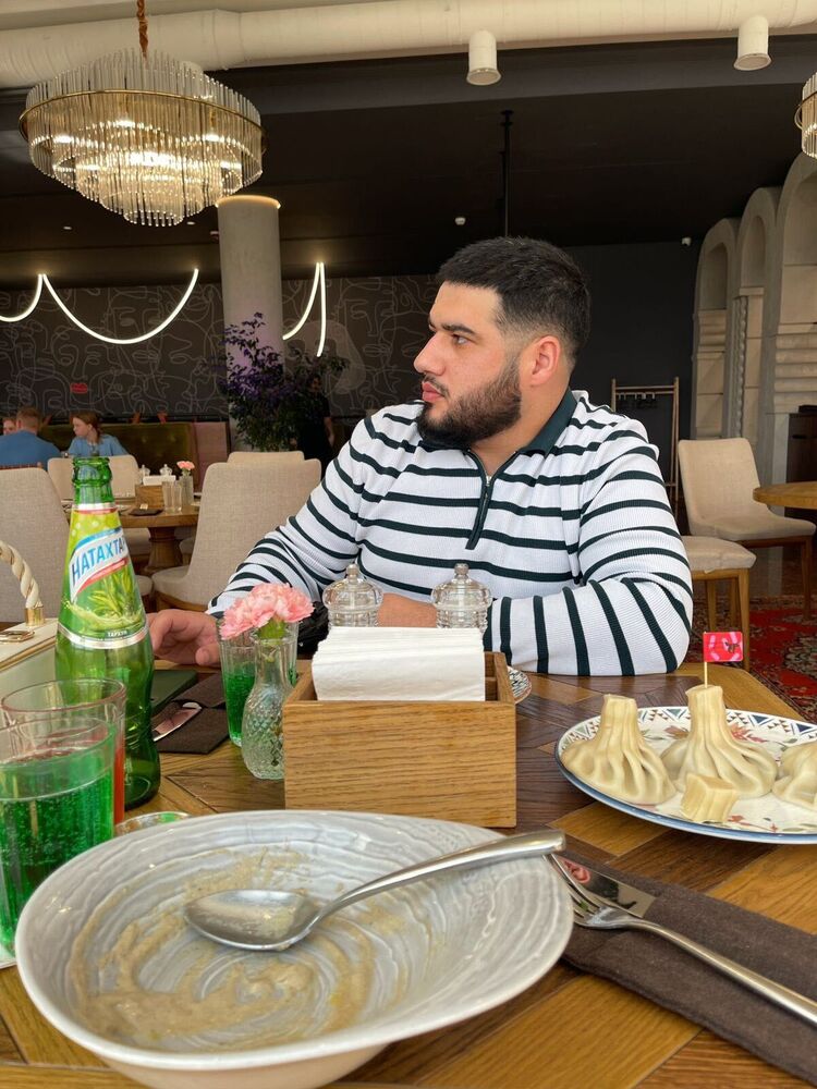  53551363  Sarkis, 31 ,    