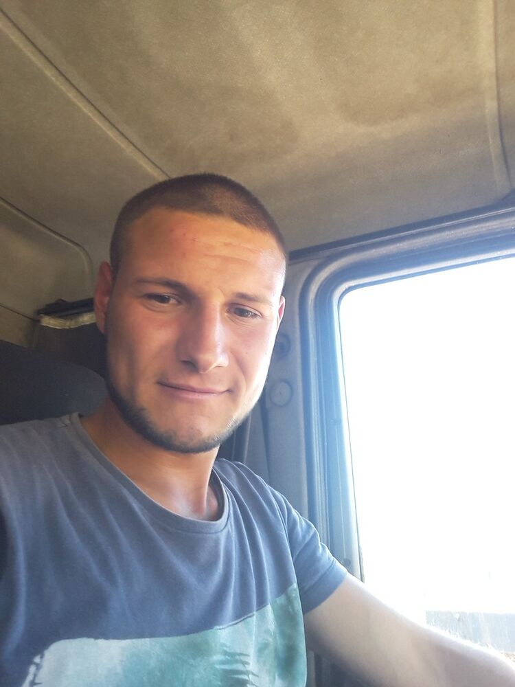  ,   Nicolae, 29 ,   