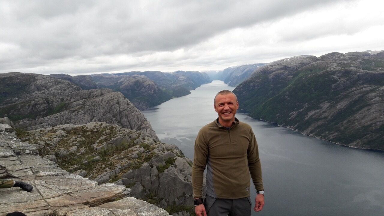  37182853  Sergej, 48 ,    
