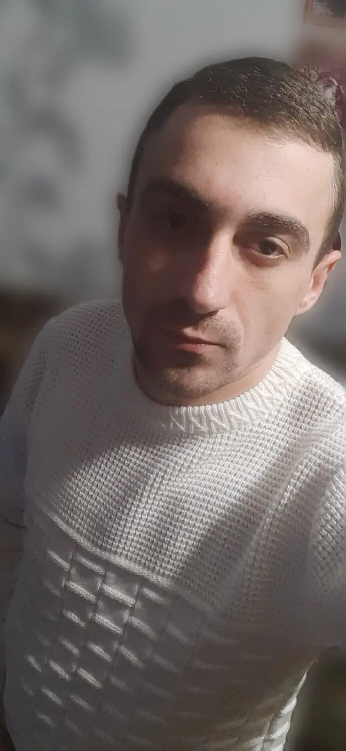  27146933  Tony, 30 ,    