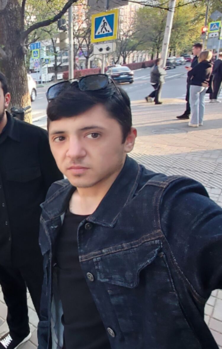  43428693  Arman, 29 ,    