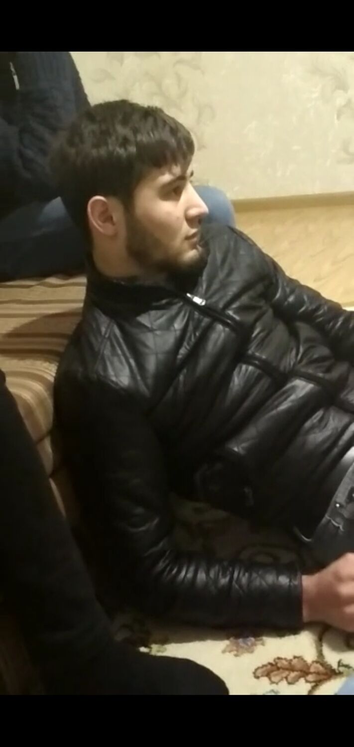  49403323  , 27 ,    