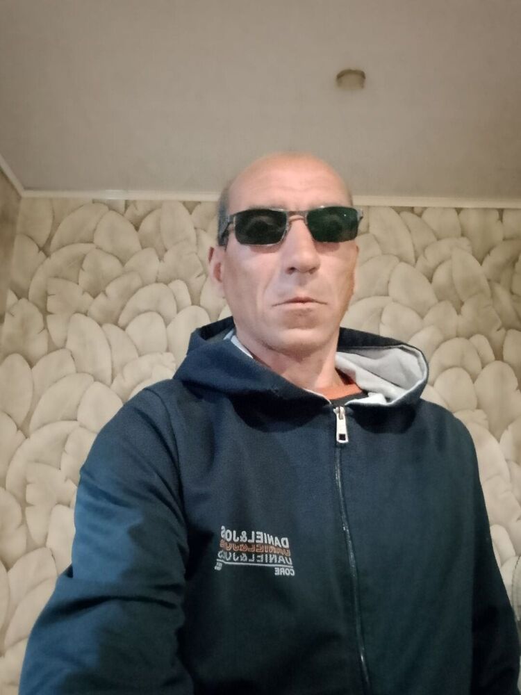 53123893  Sasa, 42 ,    