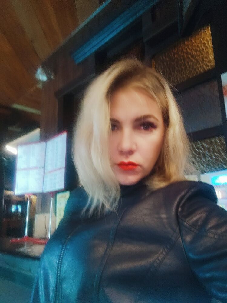  46716923  Julia, 41 ,    