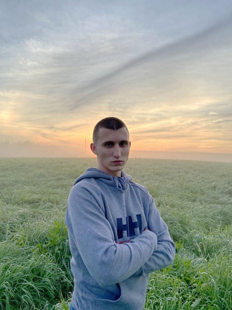  41150693  Stefan, 22 ,    