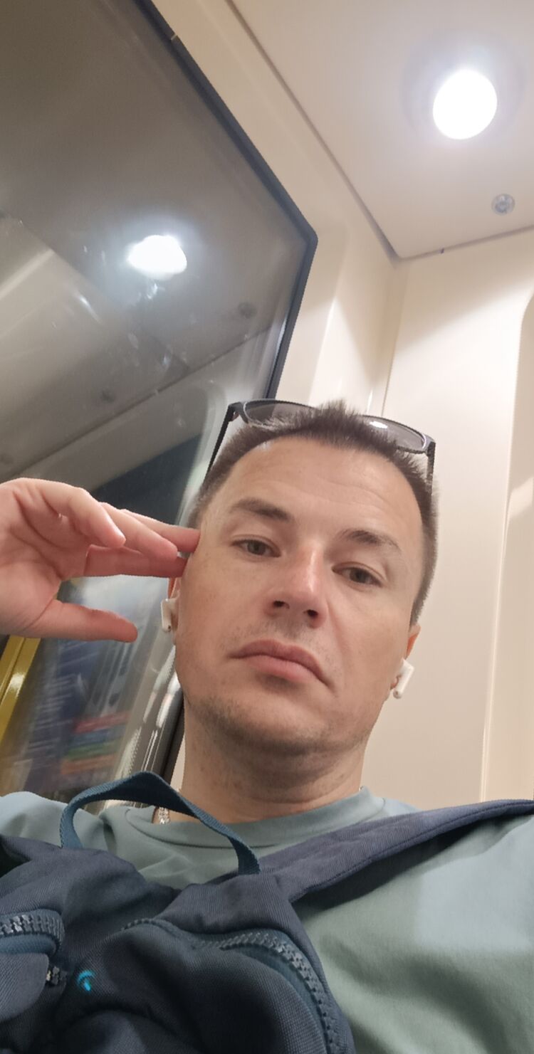  -,   Alexander, 42 ,     , c 
