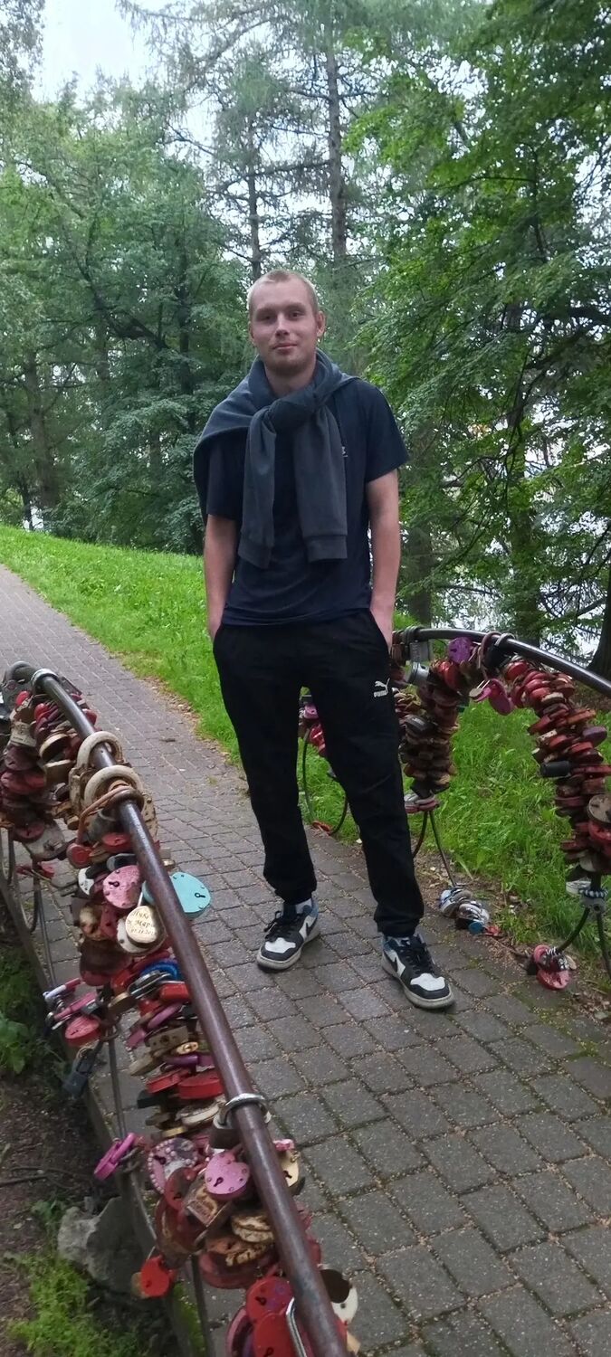  ,   Artem, 23 ,   c , 