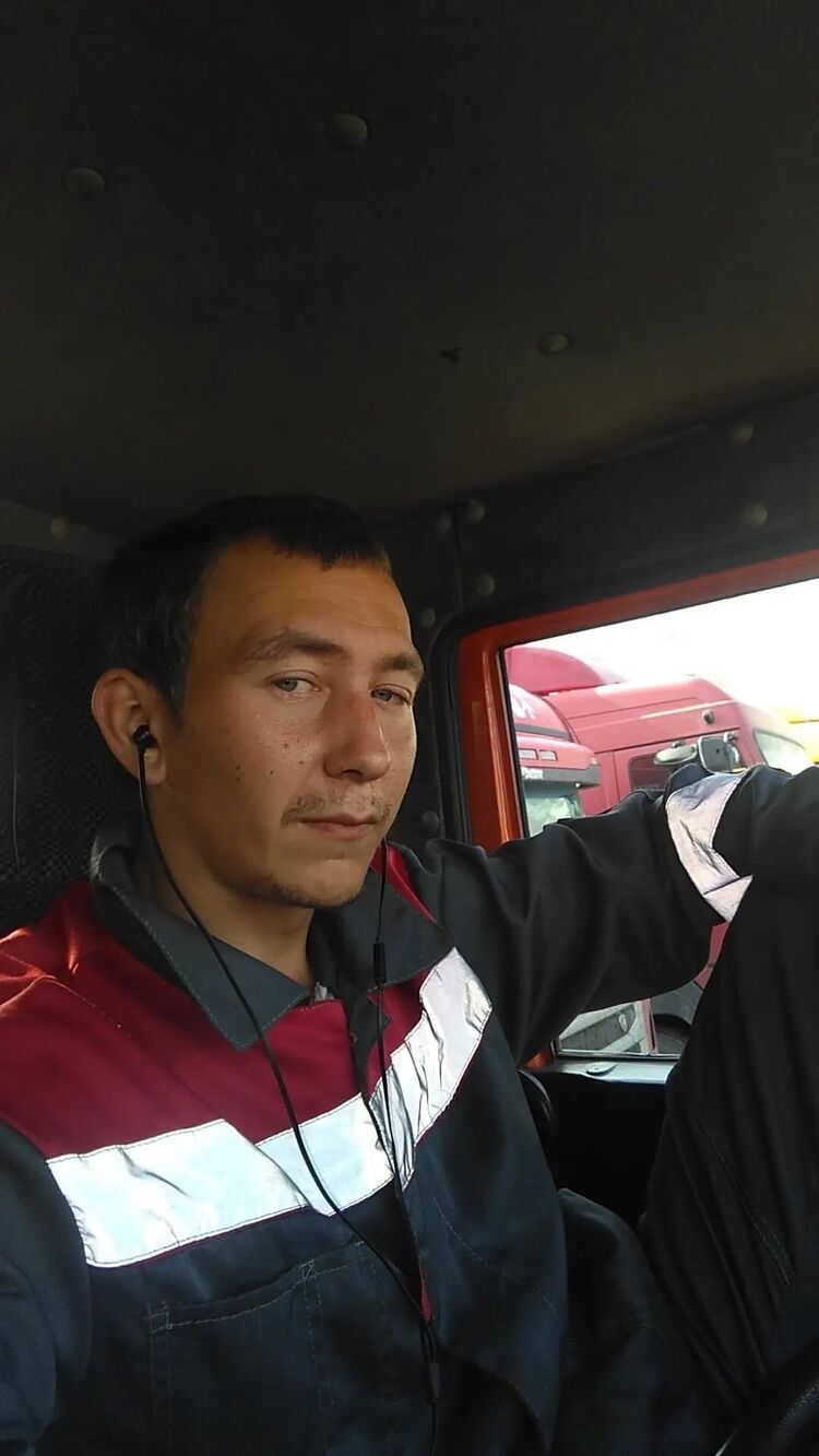  48185303  Anton, 32 ,    