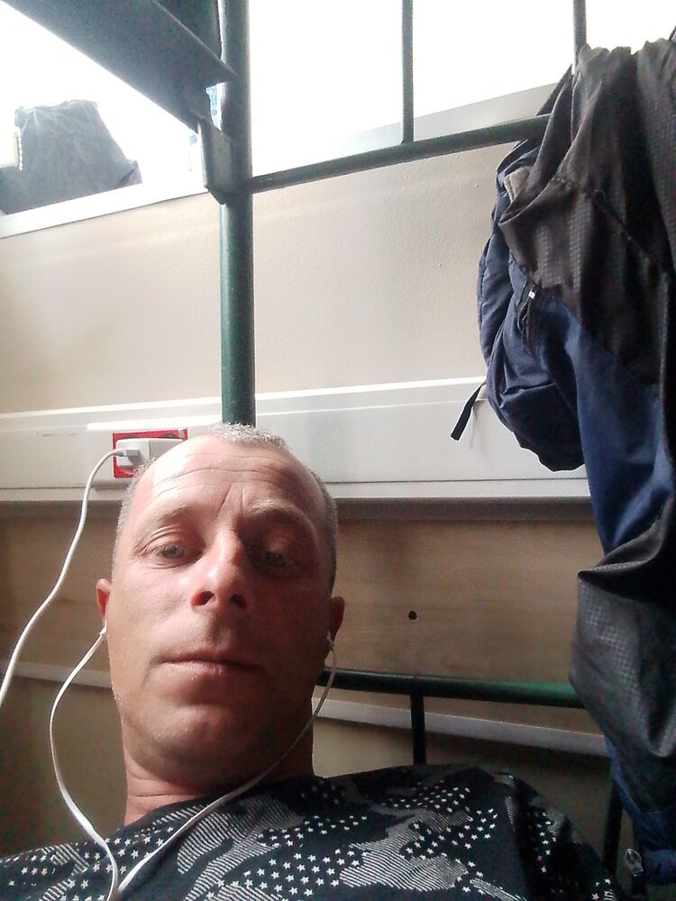  42812673  Mikhail, 37 ,    