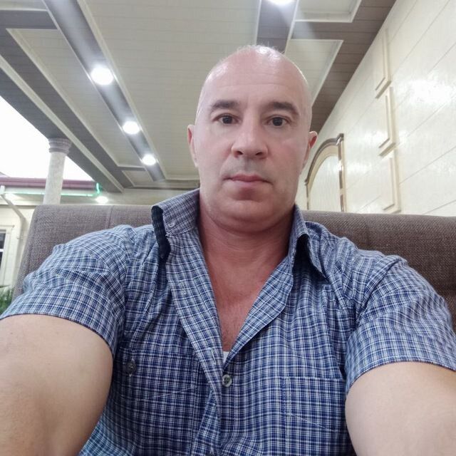  ,   Artur, 49 ,   ,   