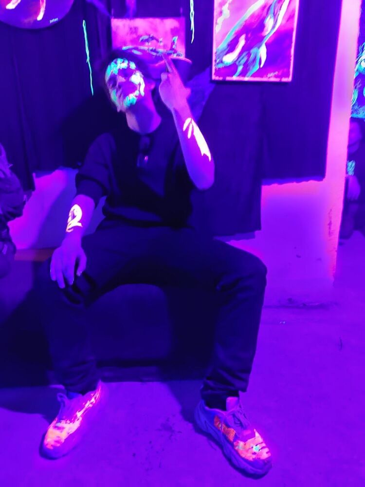  31077843  , 25 ,    -