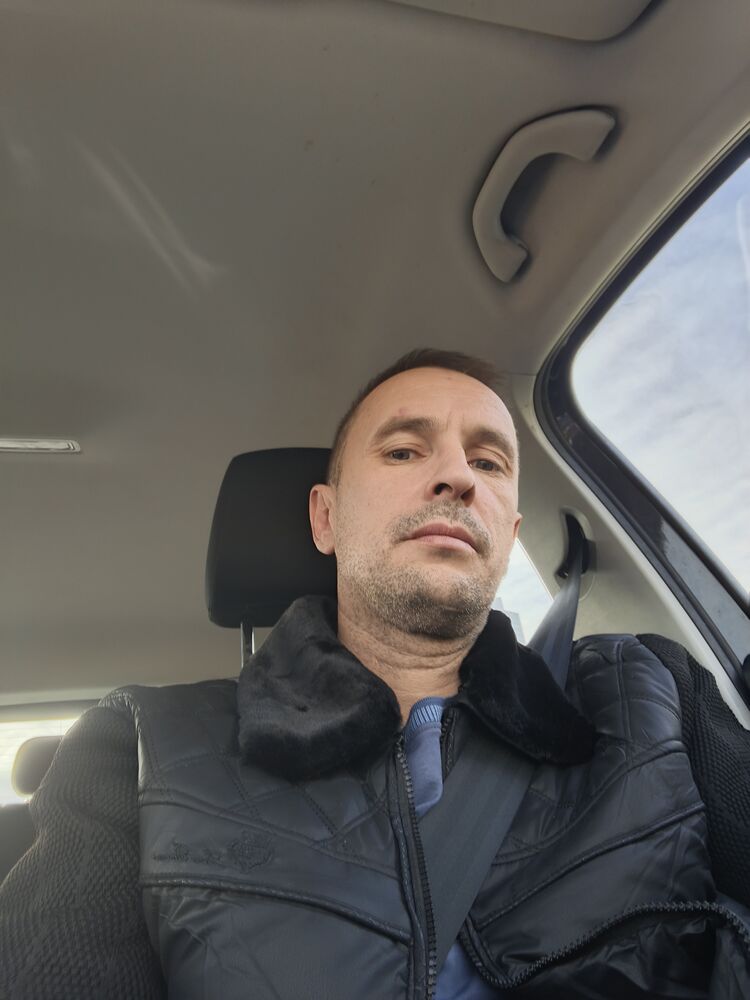  54300463  Vasily, 41 ,    