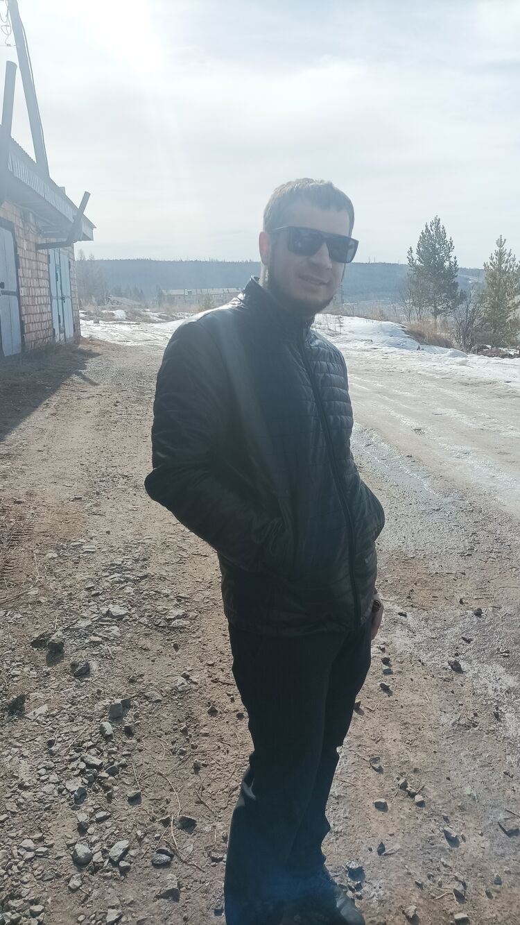  47544743  Anton, 31 ,    