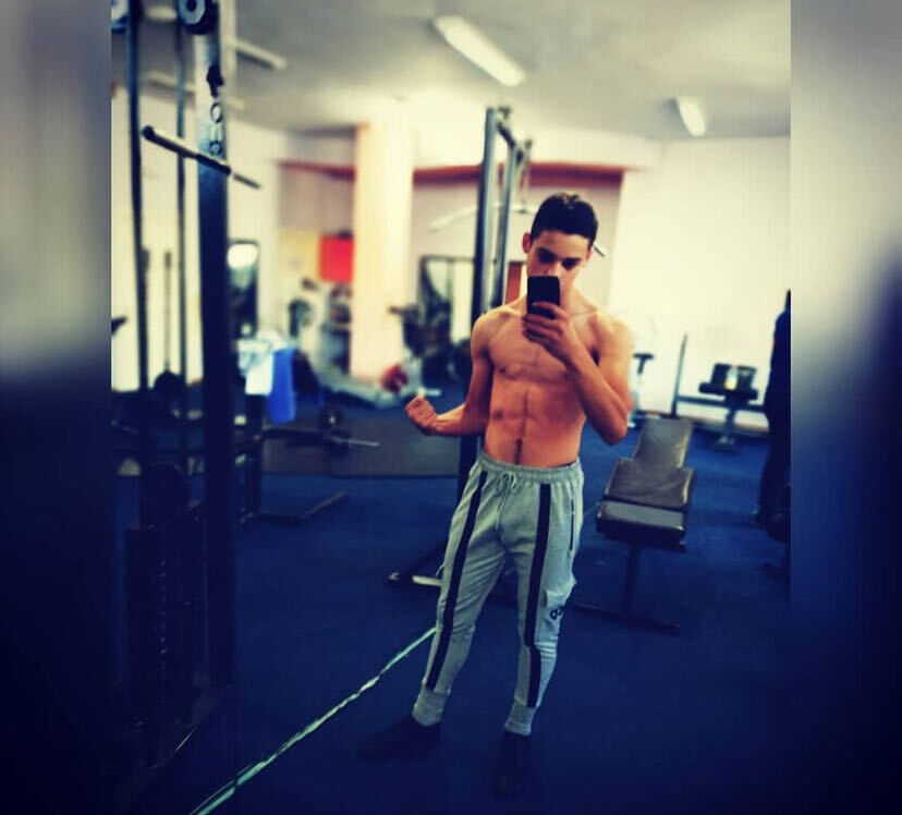  42398073  Narek, 25 ,    