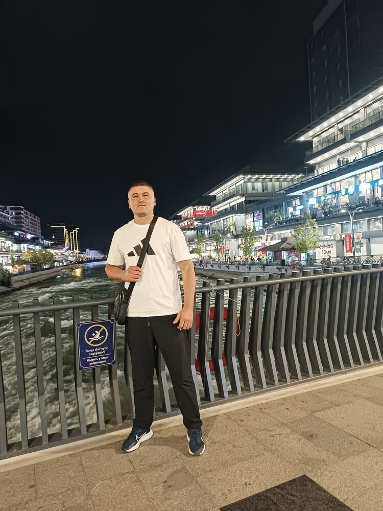  53722493  Ibrohim, 23 ,    