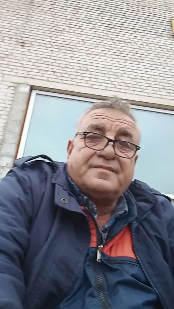  48690063  Ahmet, 56 ,    