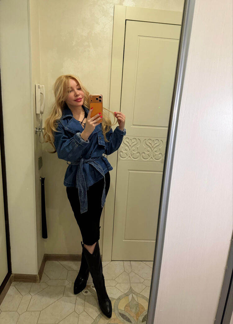  54624743  Alice, 33 ,    