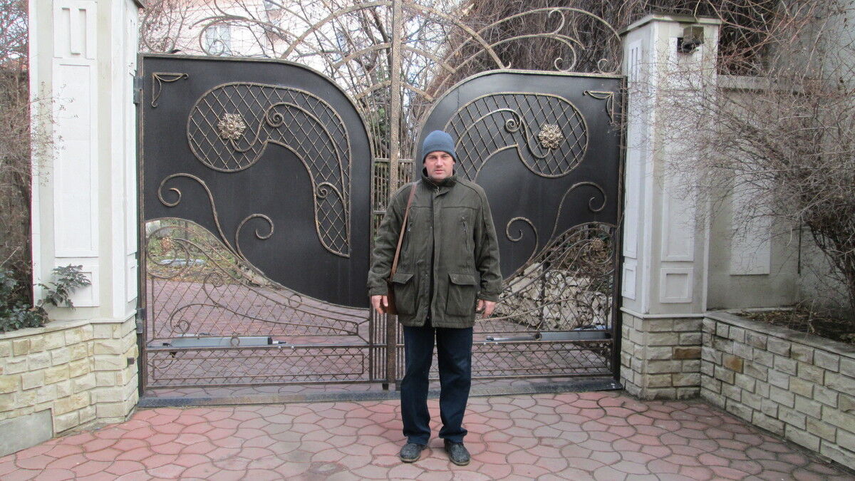  ,   Anton, 40 ,   