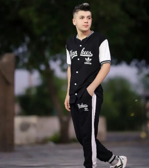  48026133  Sergi, 21 ,    