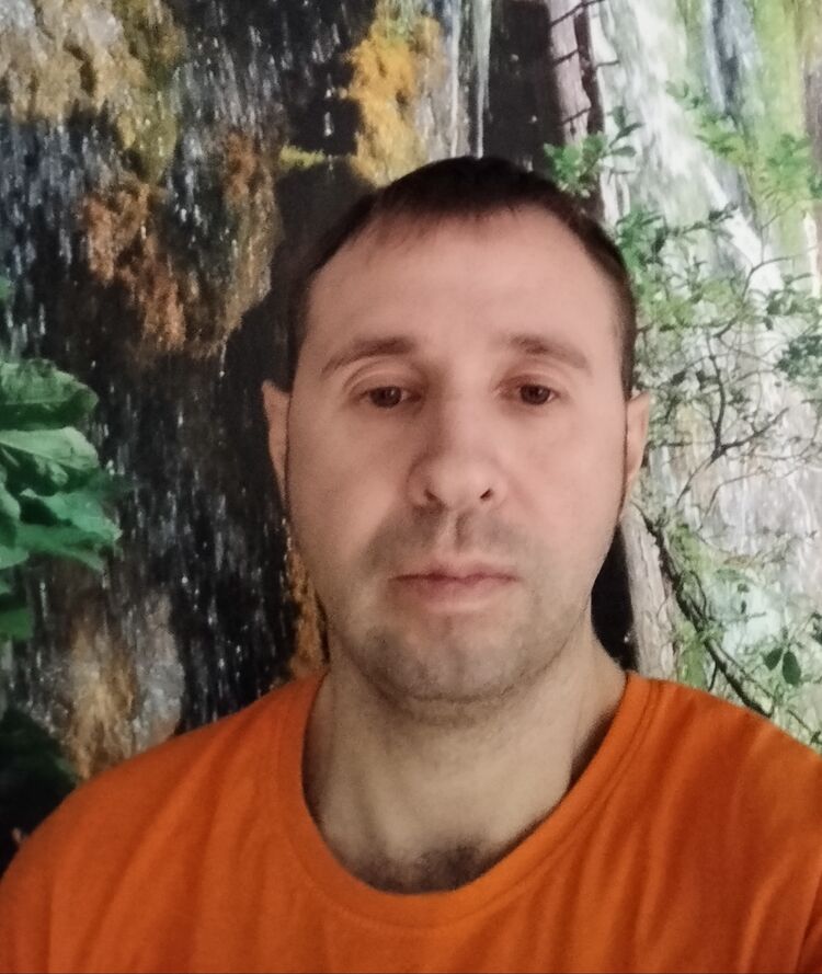  48240893  Dmytro, 40 ,    
