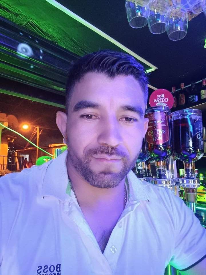  54371263  Frank, 39 ,    -