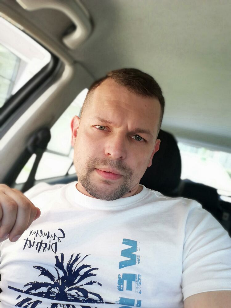  27066513  Artem, 40 ,    