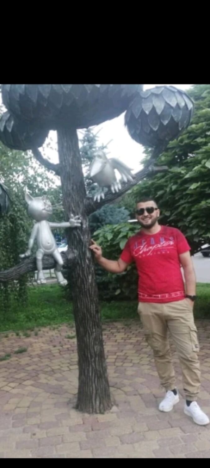  48451813  Igor, 40 ,    